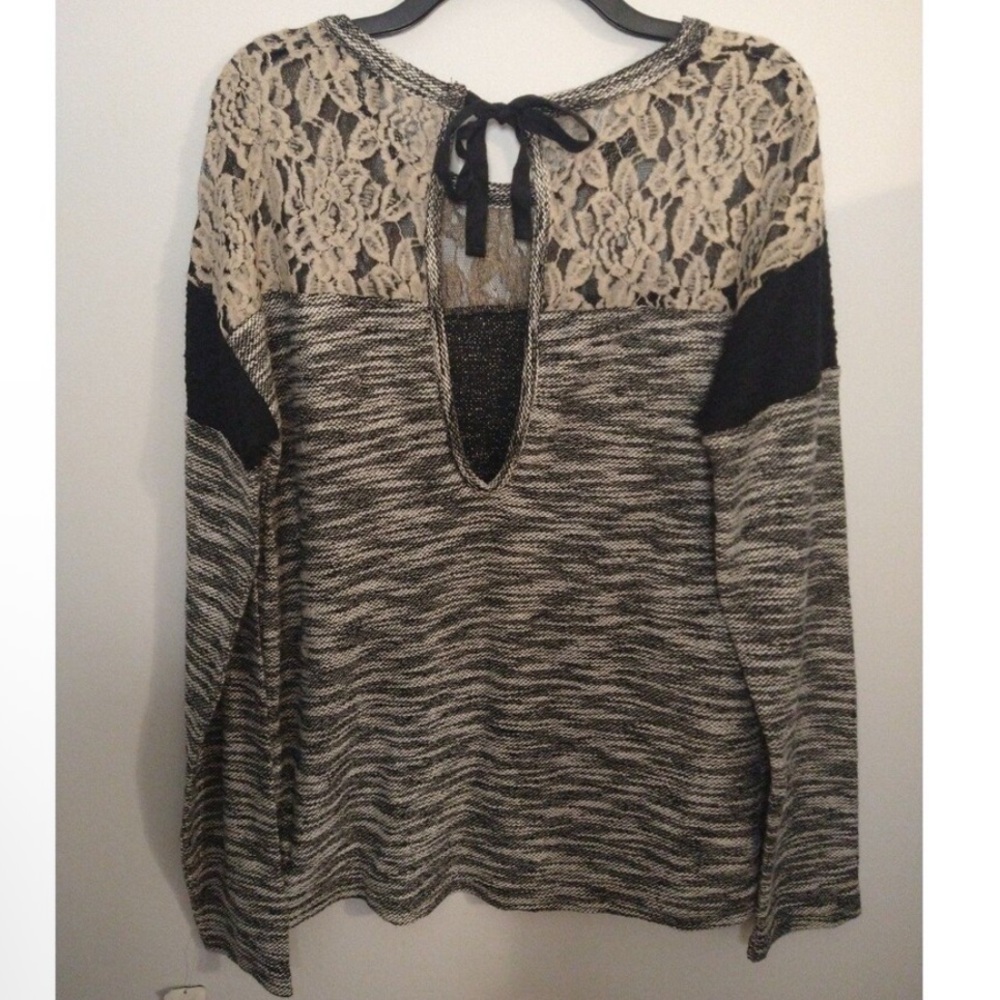 Miss me Lace large black & beige  top Y2K feminine boho